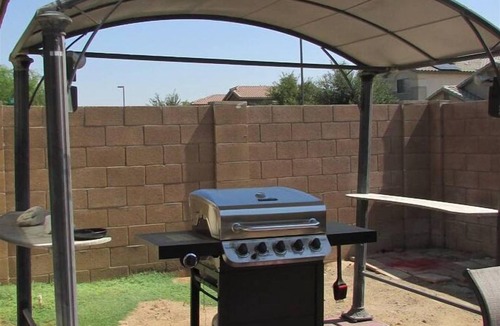 Goodyear House | Cozy house near I-10, pool heater, BBQ