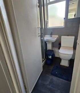 Mayesbrook House | Cozy house near to city Airport 204 Porters Avenue, Dagenham