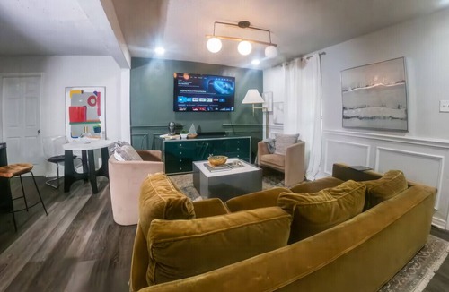 Handley House | Cozy House - Private Entire Home