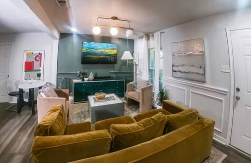 Handley House | Cozy House - Private Entire Home