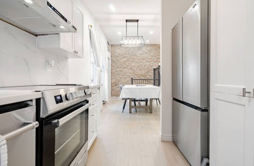 Laval House | Cozy House w/Free Parking in Central MTL