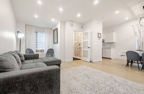 Laval House | Cozy House w/Free Parking in Central MTL