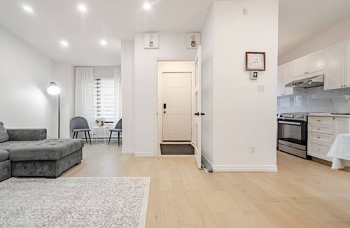 Laval House | Cozy House w/Free Parking in Central MTL