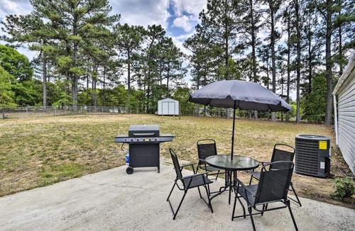 Olivia House | Cozy House w/Huge Yard ~ 16 Mi to Fort Bragg