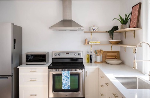 Prince Edward House | Cozy House | Walk to Picton Main |Pet-friendly
