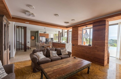 Lloret de Mar House | Cozy house with nice seaviews with 1000 m2 garden, climatize pool and cinema