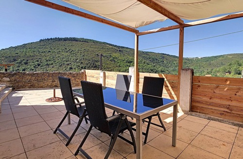 La Liviniere House | Cozy house with panoramic views and shared pool