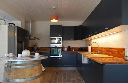 Jullouville Cottage | Cozy house with private pool in Jullouville