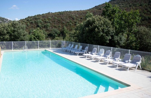 La Liviniere House | Cozy house with wood stove and a shared pool