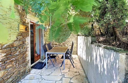 La Liviniere House | Cozy house with wood stove and a shared pool