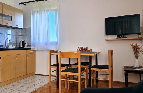 Poljanak House | Cozy House Živko with Balcony, 10 min drive to Plitvice lakes!