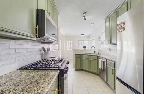 Clodine House | Cozy Houston Home with Games and a Large Backyard