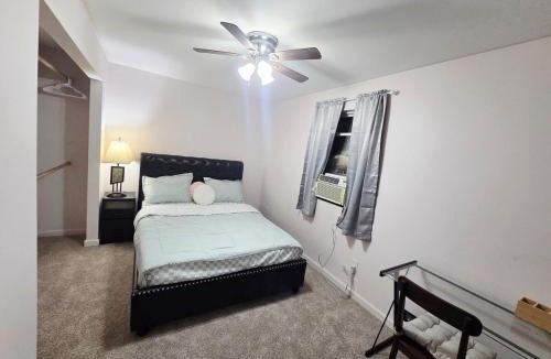 Woodlake - Briar Meadow House | Cozy Houston Retreat Near Galleria-2BR