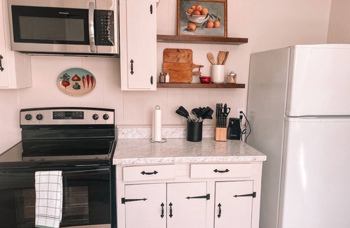Hattiesburg Cottage | Cozy hub cottage in downtown Hattiesburg. nSleeps 4