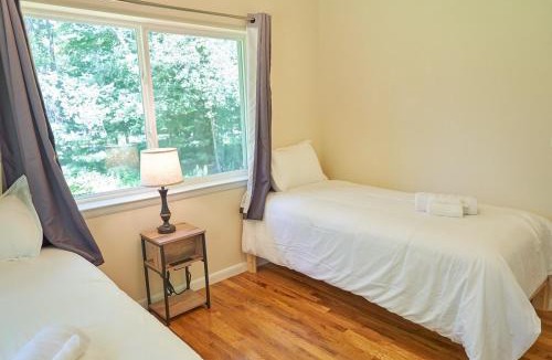 Beemerville House | Cozy Huguenot Hideaway