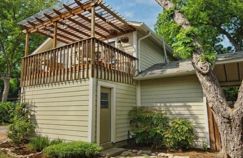 Hyde Park House | Cozy Hyde Park Guest House in Historic Central Austin Neighborhood