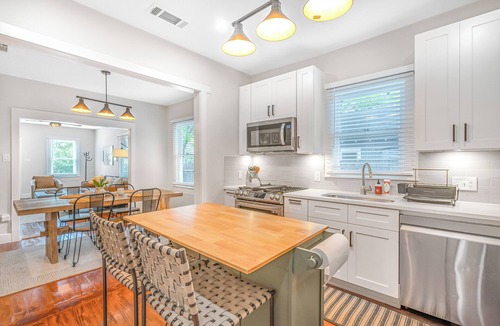 Hyde Park House | Cozy Hyde Park Home Central Austin Near UT & DT Mini Golf!
