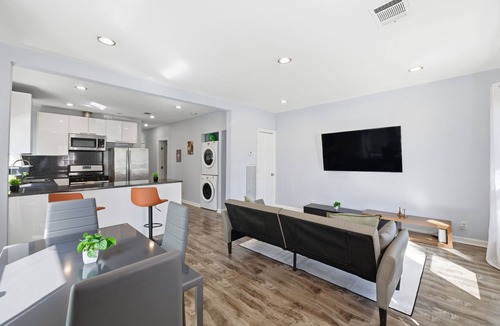 Hyde Park House | Cozy Hyde Park Stay with Parking, Yard & Walkable Eats