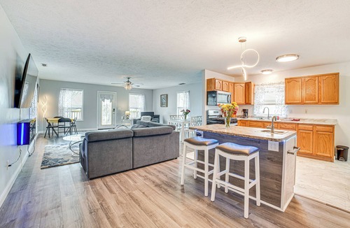 Rome House | Cozy Illinois Retreat w/Home Gym & River Views!