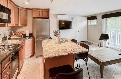 Greenbrae Apartment | Cozy in Marin