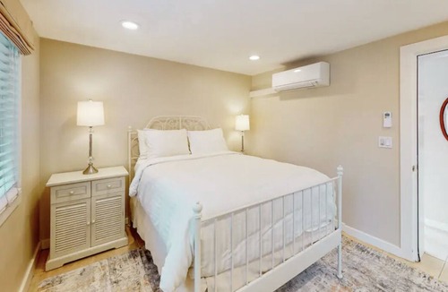 Greenbrae Apartment | Cozy in Marin