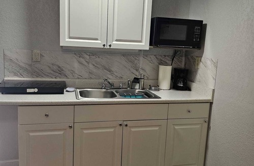 Azalea Park Apartment | Cozy independent studio