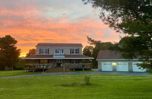 Evans Mills House | Cozy Industrial Apartmentnn