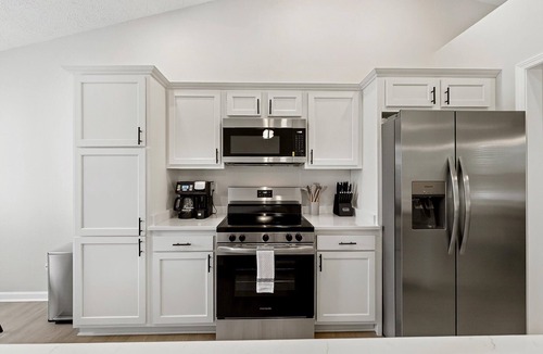 Maxwell House | Cozy Indy Home | Yard, Garage & Fast WiFi