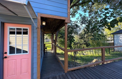 Greater East End Apartment | Cozy inner-loop guest house. A city retreat!