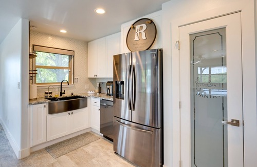 Weston House | Cozy Interior + Lake View: McKinney Ranch Home!