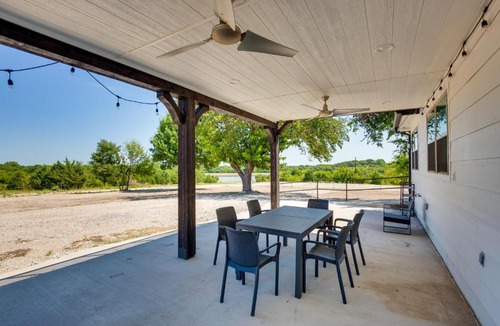 Weston House | Cozy Interior + Lake View: McKinney Ranch Home!