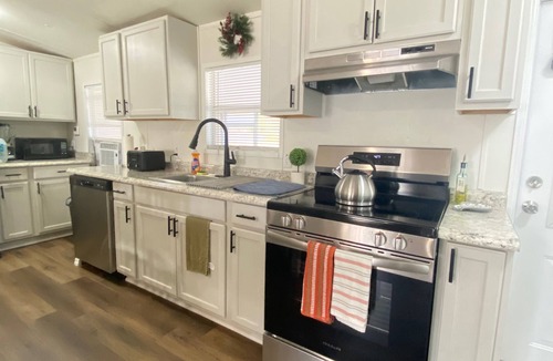 Lake Wales House | Cozy & Inviting 3BR and 2 Bath Full Kitchen + Laundry