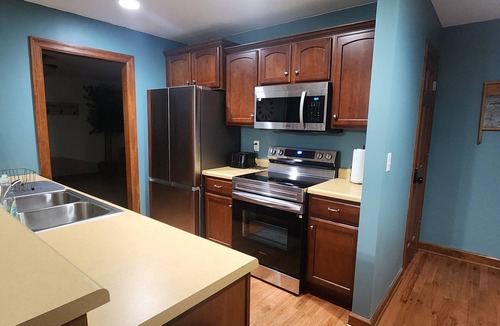 Holts Summit House | Cozy & inviting house in Holts Summit. 10 minutes from Jefferson City.