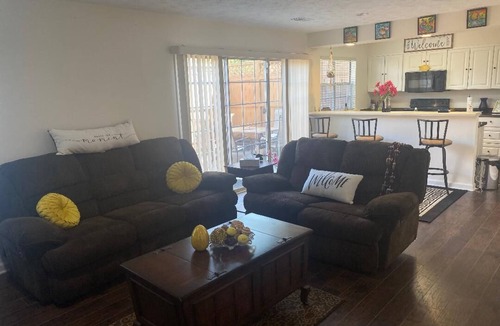 Norcross House | Cozy Inviting Townhome