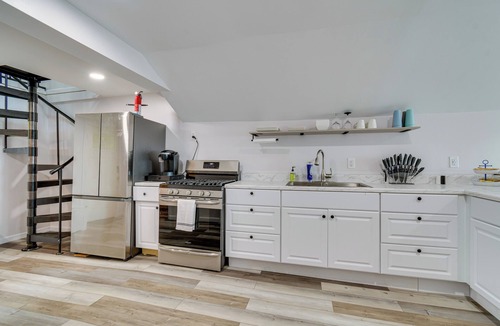 East Irondequoit House | Cozy Irondequoit Home on Lake Ontario!