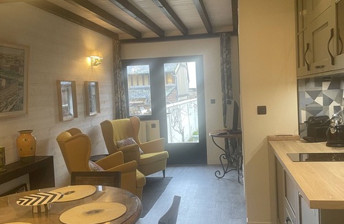 Pont-Audemer Apartment | Cozy is