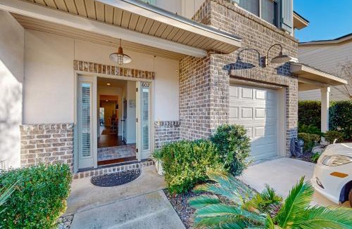 Epworth Acres House | Cozy island townhouse w/screened porch, shared pool, & serene pond views