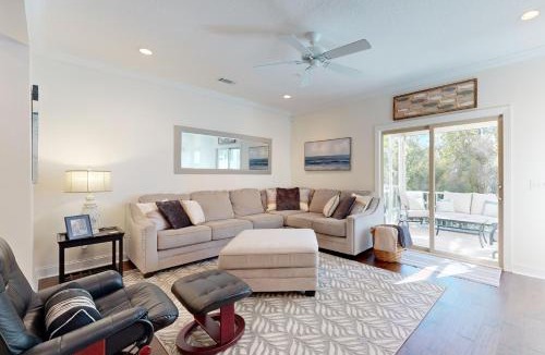 Epworth Acres House | Cozy island townhouse w/screened porch, shared pool, & serene pond views