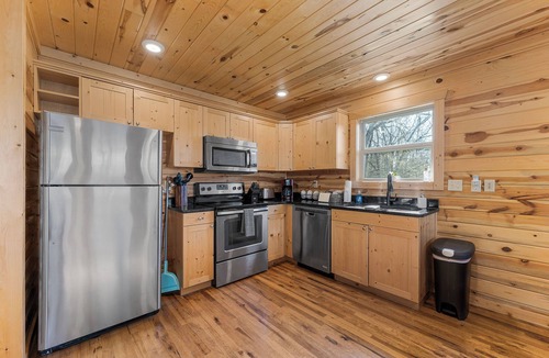 Jasper Cabin | Cozy Jasper Cabin w/Hot Tub & Fire Pit