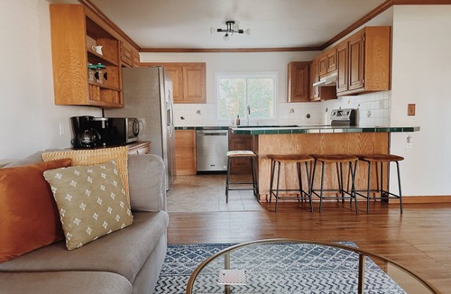 Jenks House | Cozy Jenks Gem! 2bd/1bath right off main street in a beautiful neighborhood
