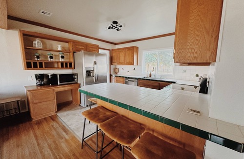 Jenks House | Cozy Jenks Gem! 2bd/1bath right off main street in a beautiful neighborhood