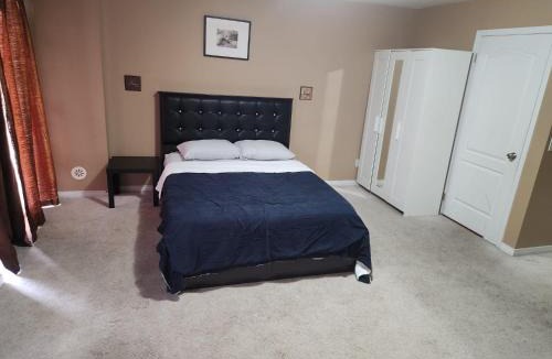 Mount Pleasant House | Cozy jets empire