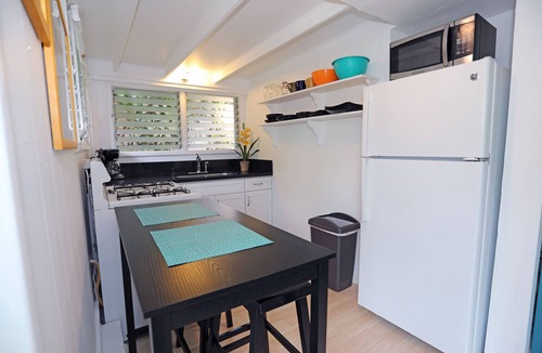 Ka'a'awa House | Cozy Kaaawa Studio with Mountain Views - 30 Day Min