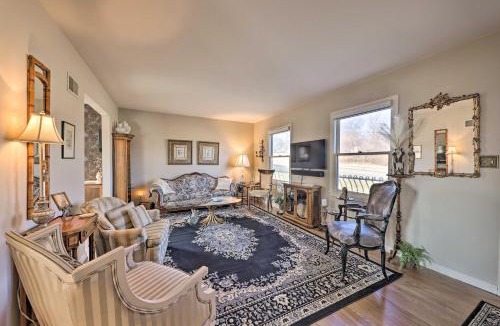 Gladstone House | Cozy Kansas City Home w/Yard - 9 Mi to Dtwn!
