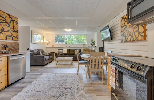 Kenmore Apartment | Cozy Kenmore Vacation Rental w/Shared Hot Tub!