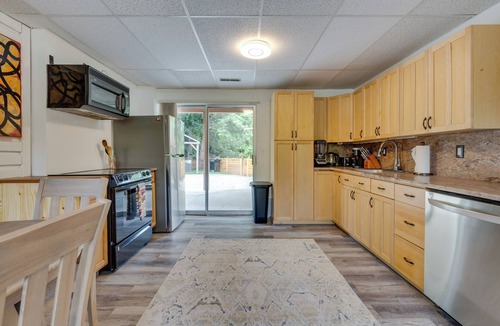 Kenmore Apartment | Cozy Kenmore Vacation Rental w/Shared Hot Tub!