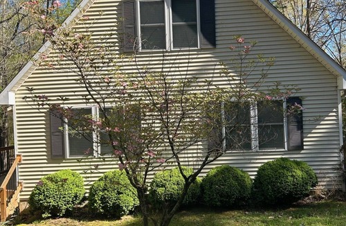 Henderson House | Cozy Kerr Lake waterfront home with private boat dock.