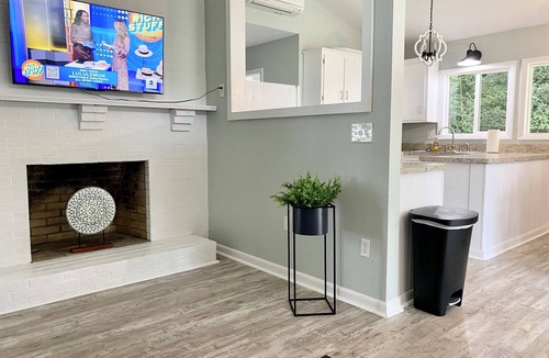 Kilmarnock House | Cozy Kilmarnock Cottage