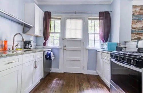 College Heights House | Cozy King bed and Queen Sofa bed Apt