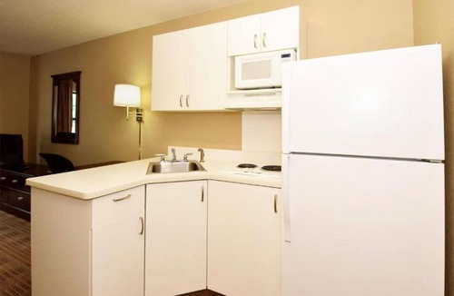 Lisle Apartment | Cozy King bed,Nsmk|Kitchen|Shower|Studio 6 Chicago